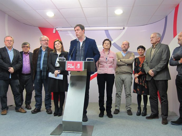 José Ramón Gómez Besteiro con senadores y diputados del PSdeG