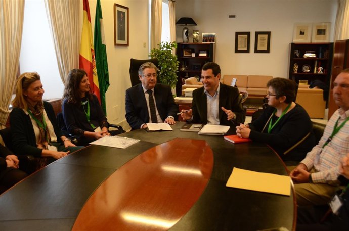 Juanma Moreno, en la reunión con las asociaciones