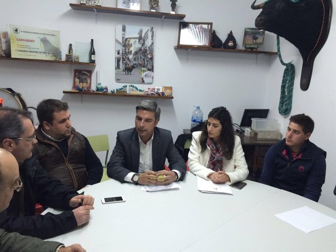 Lorite (centro) y Arcos en la reunión en Carcabuey