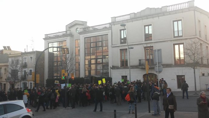 Manifestación en Sant Feliu de Llobregat contra el cierre de grupos de P3
