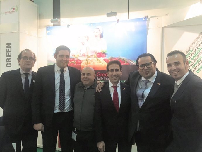 El diputado Óscar Liria con  empresarios almerienses en Fruit Logística.