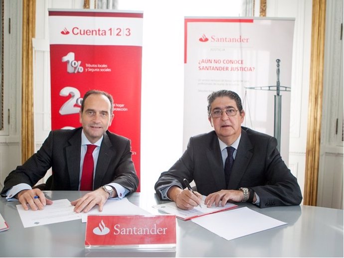 Firma del convenio entre Banco Santander y el Colegio de Abogados de Sevilla