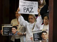 La oposición venezolana presenta en el Parlamento la Ley de Amnistía