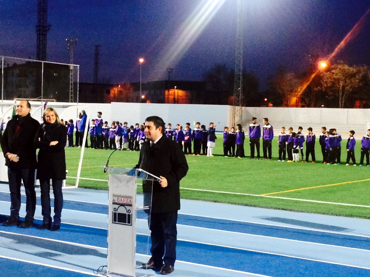 Reyes inaugura el nuevo campo de fútbol de Baeza