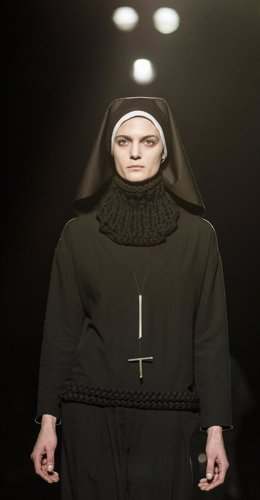 Txell Miras presents her Conventual ollection at 080 Barcelona