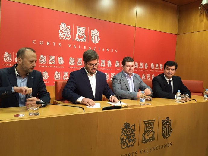 Alexis Marí, a la izquierda, nuevo portavoz de C's en las Corts