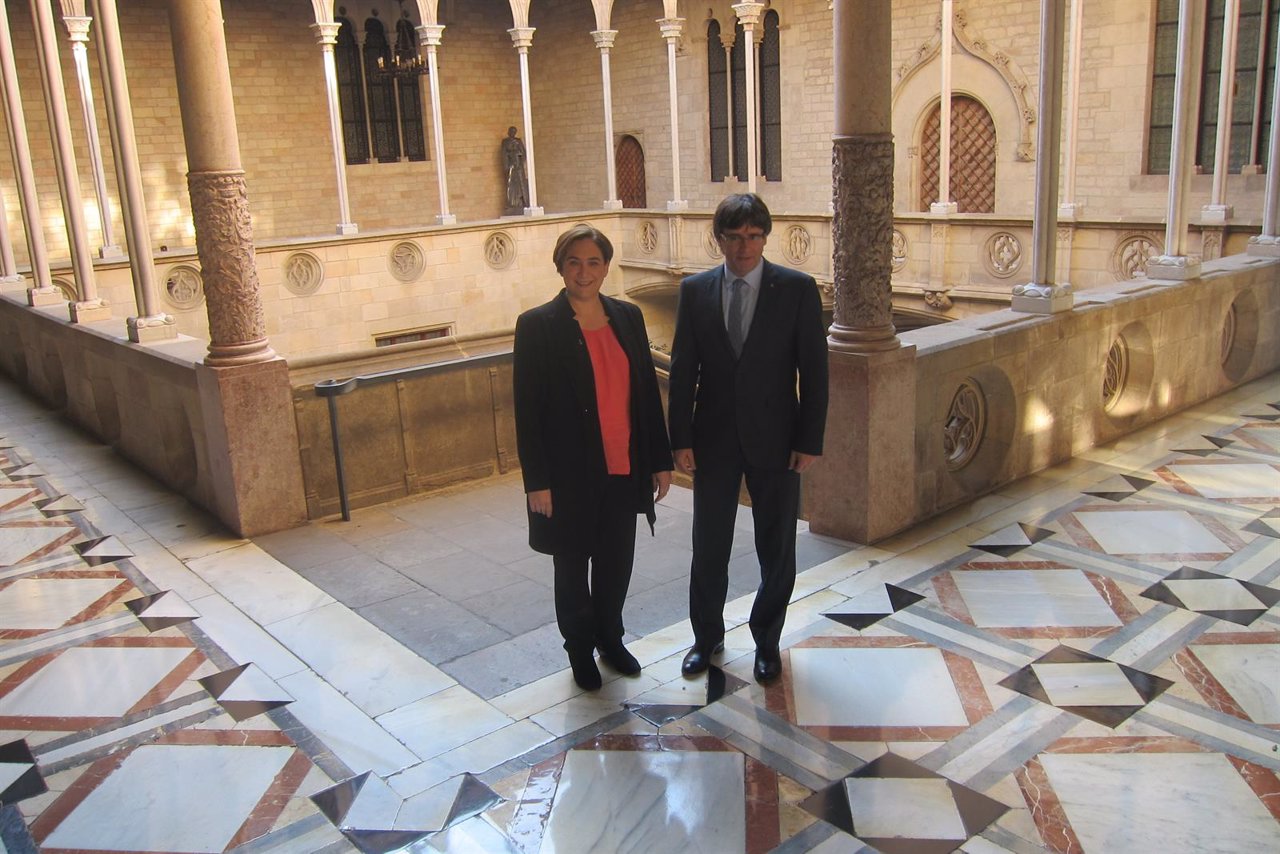 El pte.C.Puigdemont y la alcaldesa de Barcelona, A.Colau