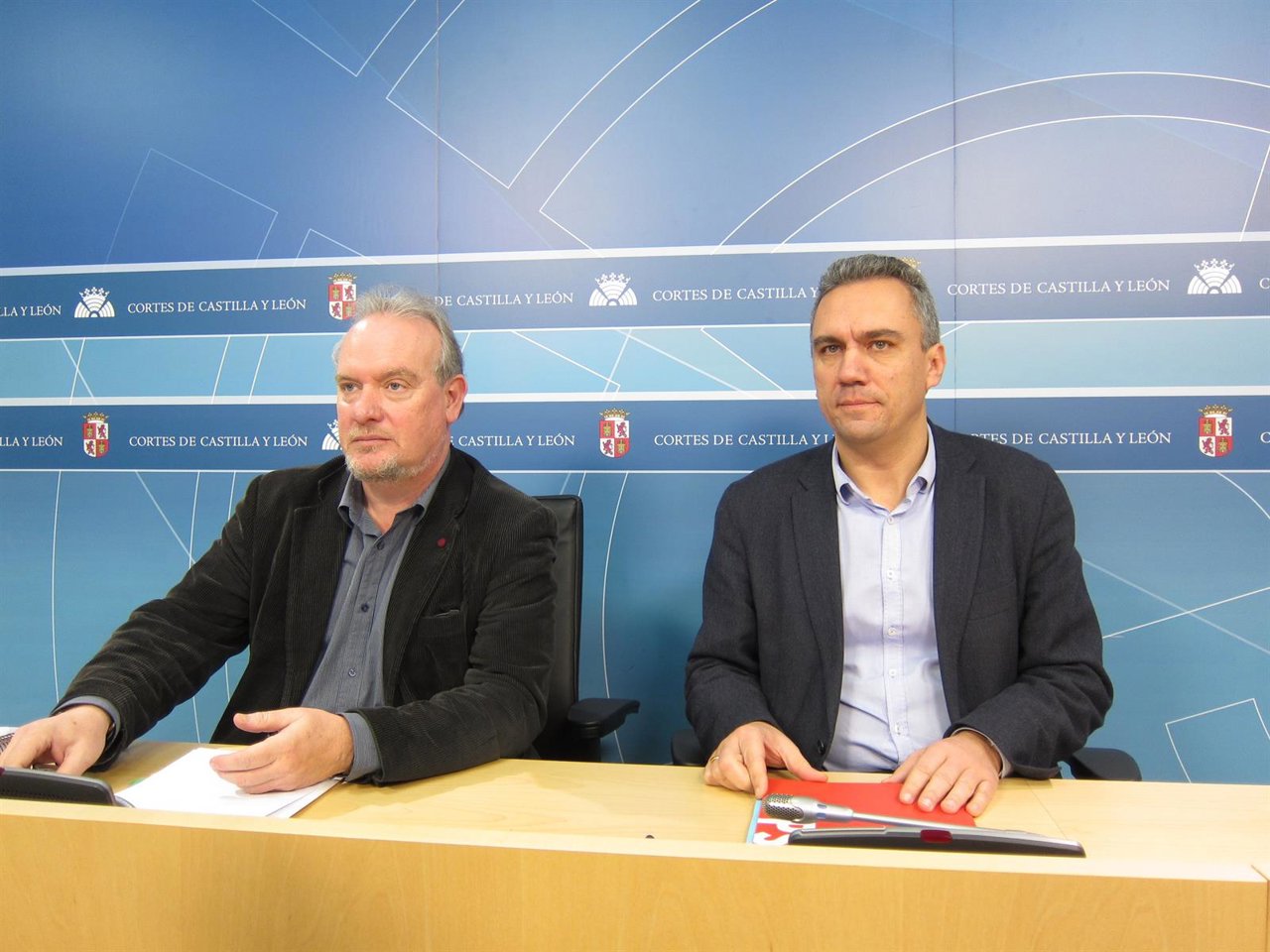 Martín (i) e Izquierdo (d) en las Cortes