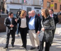 Susana Díaz defiende que la plantilla de La Cónsula ganará en calidad