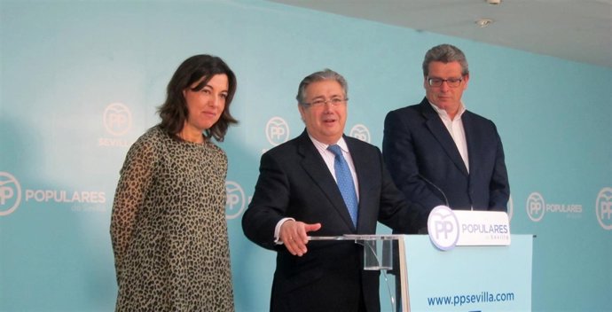 Zoido, junto a María Eugenia Romero y a Tarno