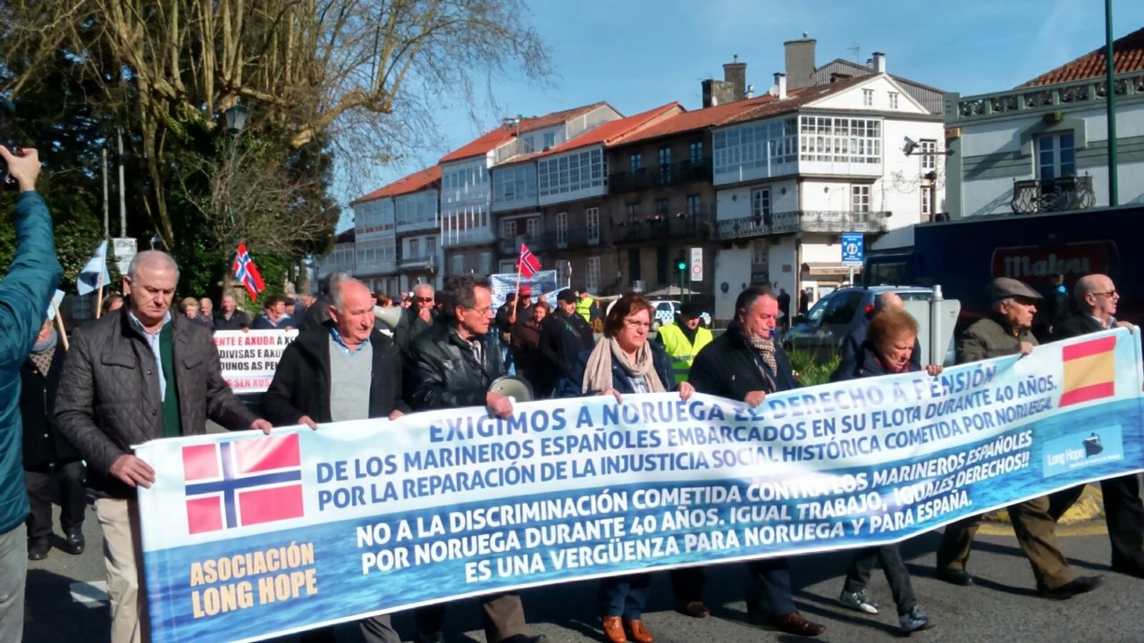 Protesta de marineros gallegos que reclaman sus pensiones a Noruega