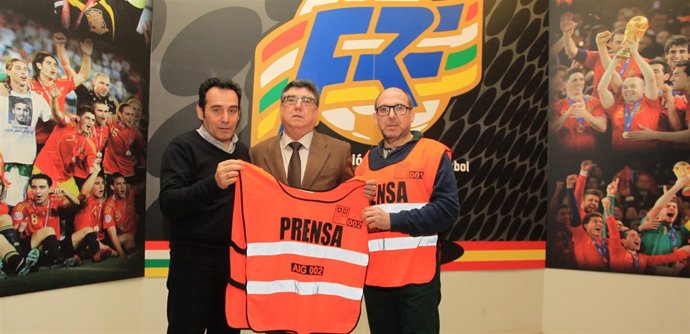 Presentación chalectos naranjas a la FRF