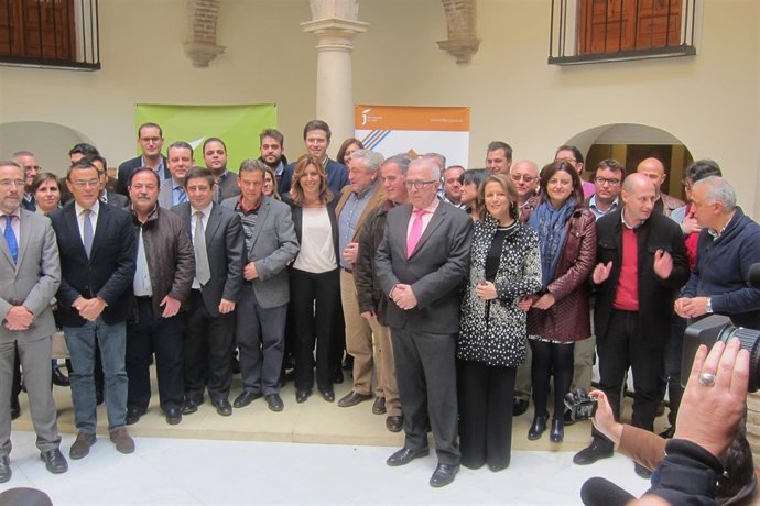 Díz (c) con alcaldes y responsables provinciales y autonómicos que tendrán MOAD.