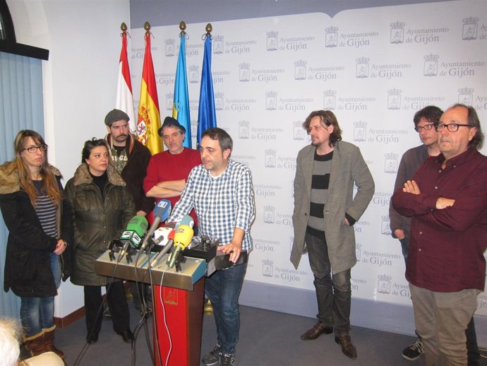 Los concejales de XSP, durante la presentación de la propuesta. 
