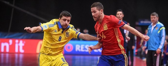 España cumple ante Ucrania y espera rival en cuartos