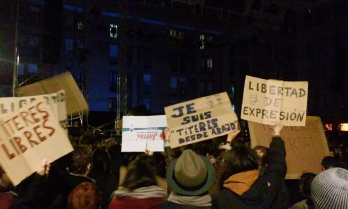 Boicot en el pregón del Carnaval por la libertad de los titiriteros detenidos