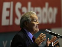 El presidente salvadoreño insta a los militares buscados por España a entregarse