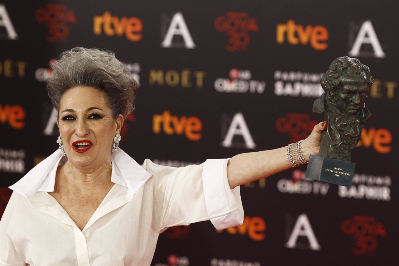 Mejor Actriz de Reparto (Luisa Gavasa).