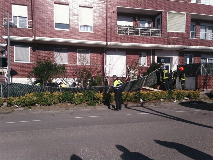 Muro caído en Astillero por el viento 