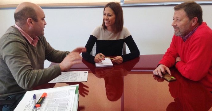 Reunión del PSOE de Cartaya con la delegada de Fomento de la Junta en Huelva