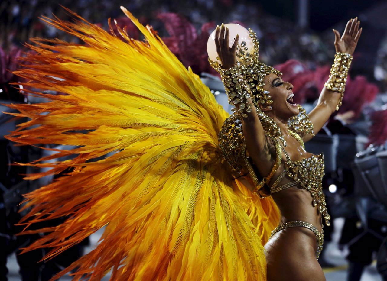Brazilian model Sabrina Sato parades for Gavioes da Fiel samba school during car
