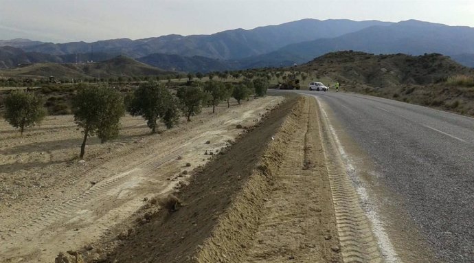 La carretera provincial de Purchena a Somontín en obras.