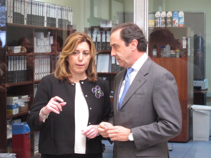 Susana Díaz habla con el presidente de Covap