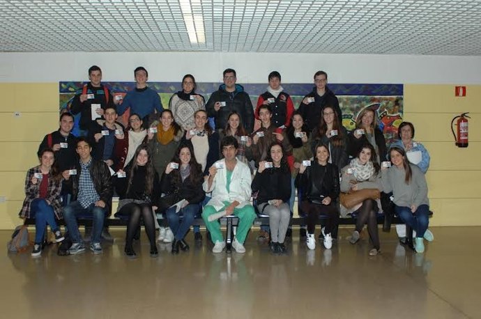 Un grupo de alumnos durante la visita al Hospital Reina Sofía