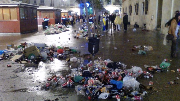 Imagen de basuras por el Carnaval de Cádiz