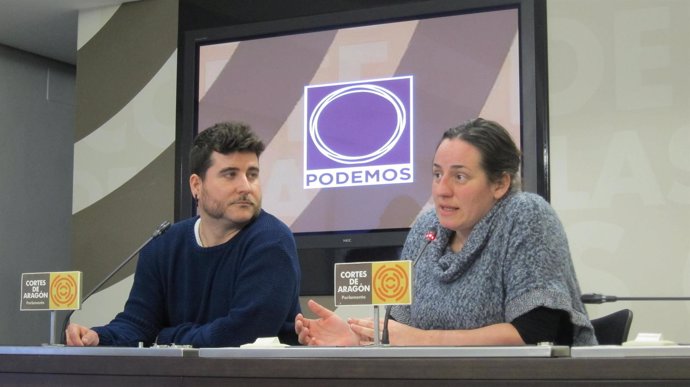 Los diputados de Podemos Nacho Escartín y Marta de Santos.