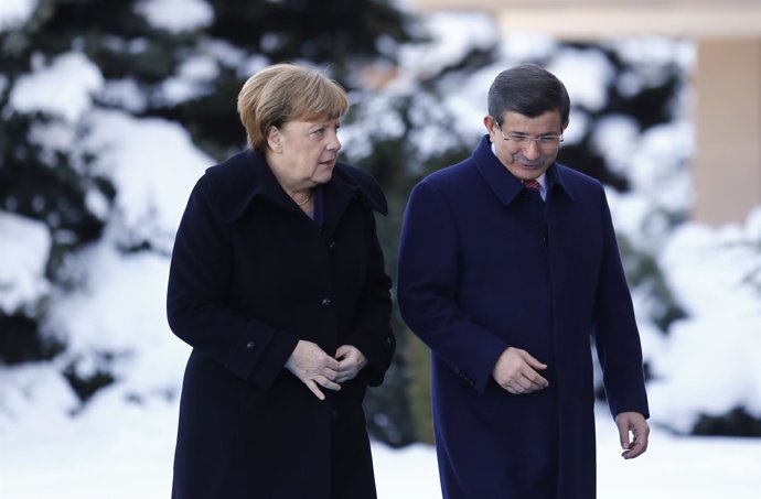 Angela Merkel y Ahmet Davutoglu