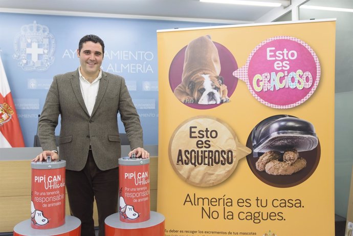 El Ayuntamiento de Almería presenta una campaña contra las heces perrunas