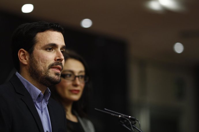 Alberto Garzón y Sol Sánchez en el Congreso
