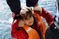 La llegada de refugiados a Grecia se dispara tras unos días de mal tiempo