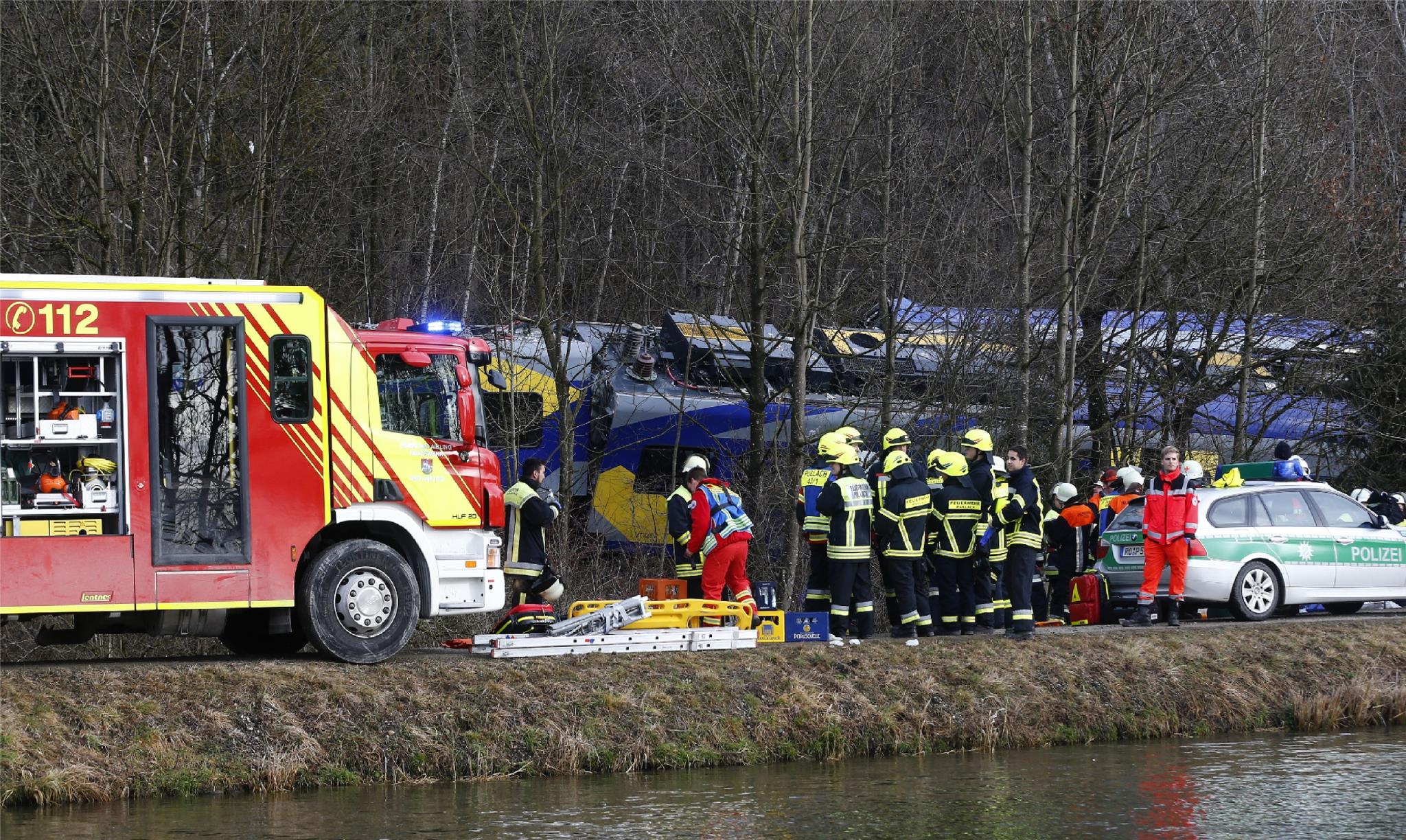 Helicópteros y asistencia en Bad Aib (Alemania) por el choque de dos trenes 