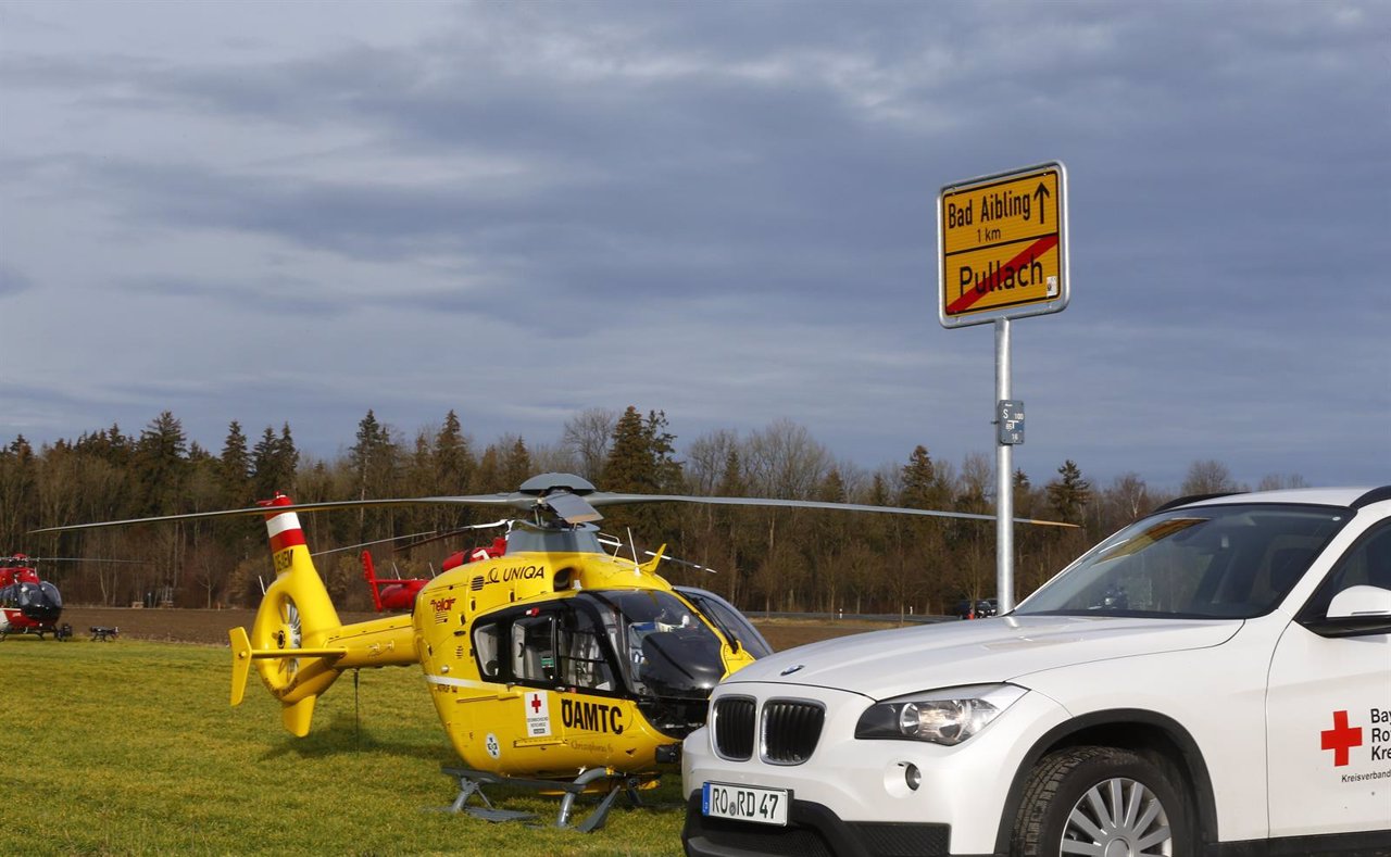 Helicópteros y asistencia en Bad Aib (Alemania) por el choque de dos trenes 