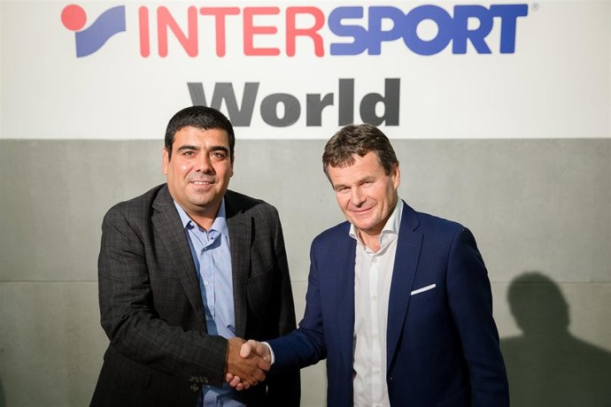 Christian Córdova (Calzados La Otra Opción) y F.Julen (Intersport)