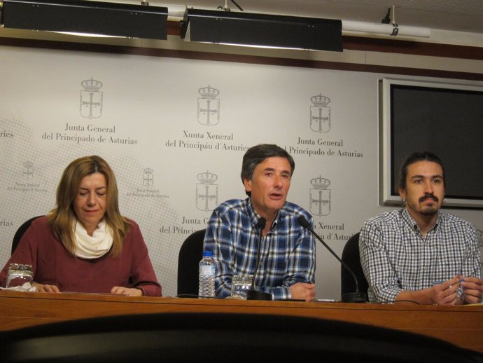 Los diputados de Podemos Rosa Espiño, Enrique López y Andrés Fernández