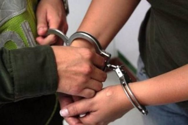 Colombia detención esposas cárcel