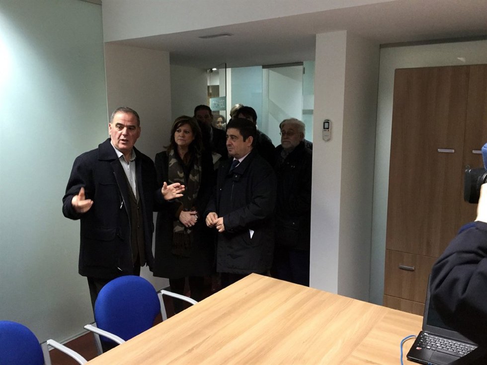 Visita al nuevo centro de servicios sociales de Quesada