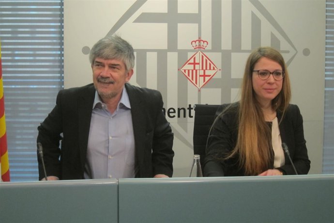 La teniente de alcalde de Barcelona Janet Sanz y el concejal Agustí Colom