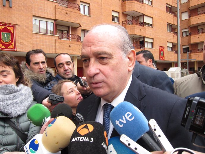 El ministro del Interior, Jorge Fernández realiza declaraciones en Logroño