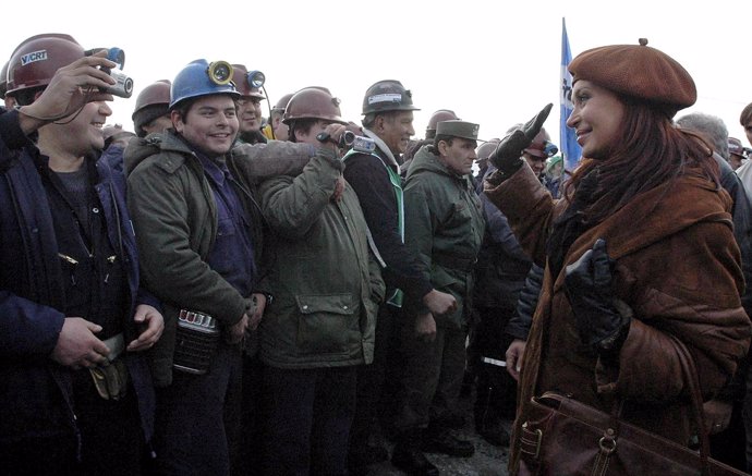 Cristina Fernández de Kirchner con mineros