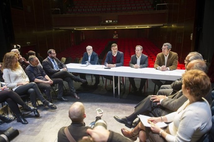 Pedro Sánchez se reúne con las industrias culturales