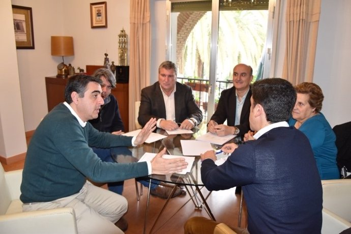 Reunión de algunos de los alcaldes de la costa de Huelva. 