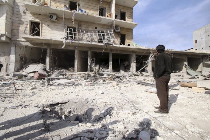 Efectos d'un bombardéu aereu n'Alepo