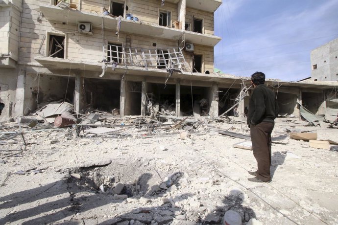 Efectos de un bombardeo aéreo en Alepo
