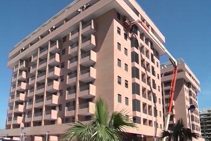 La compraventa de viviendas desacelera su avance