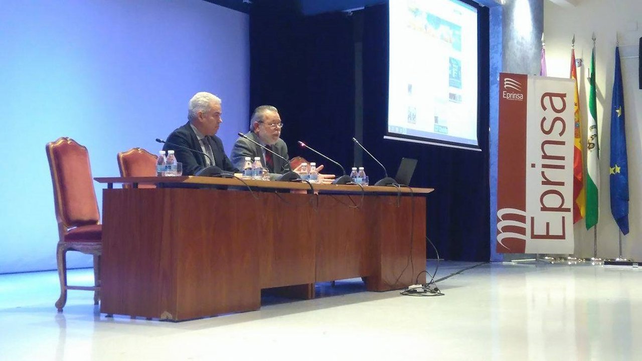 Blanco (dcha.) inaugura la jornada acompañado de Morales