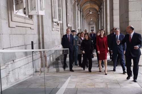 La Reina Letizia visita las obras del Palacio Real